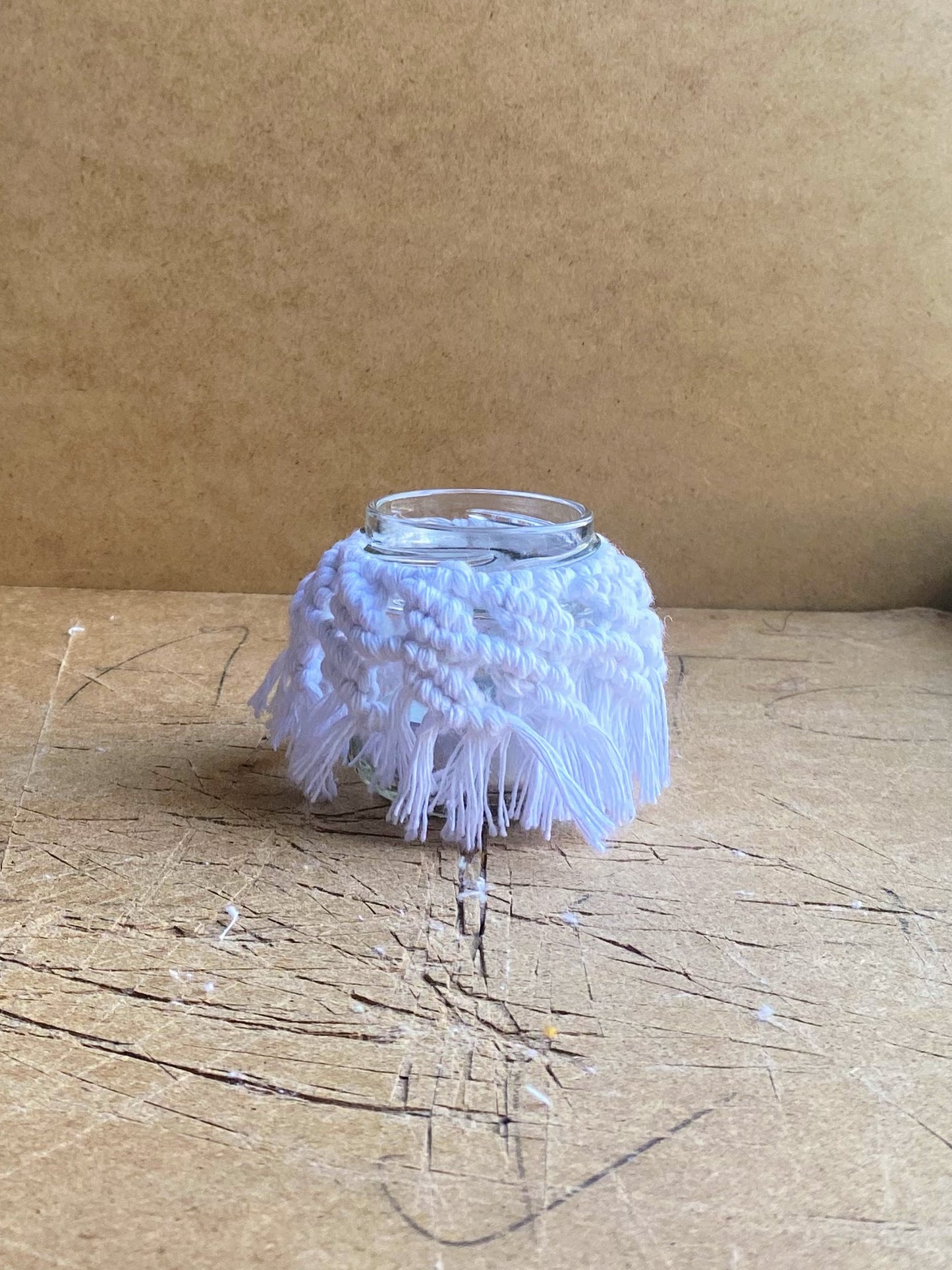 Lanterna piccola a macramé con vaso di vetro