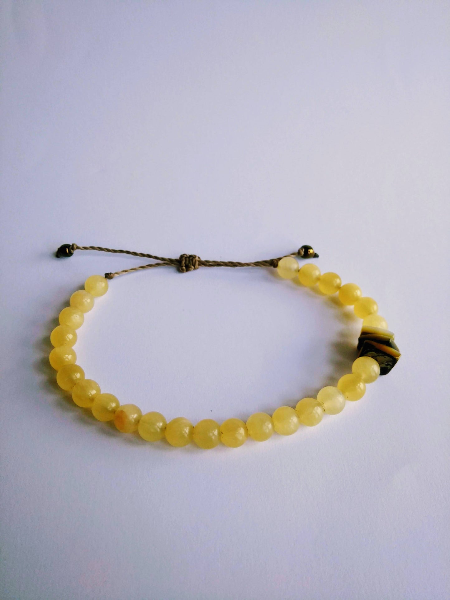 Bracciale Agata gialla e chips di conchiglia