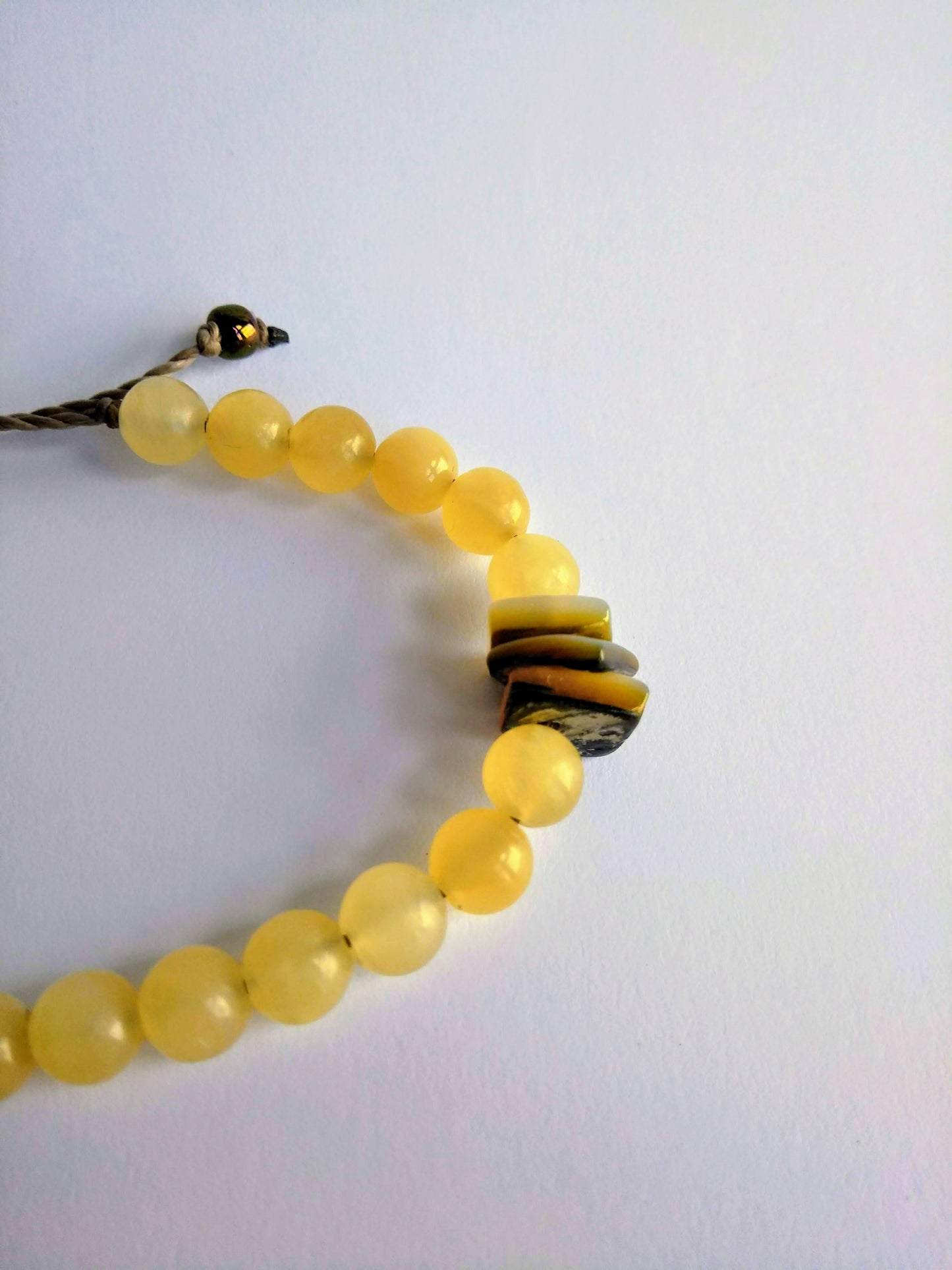 Bracciale Agata gialla e chips di conchiglia