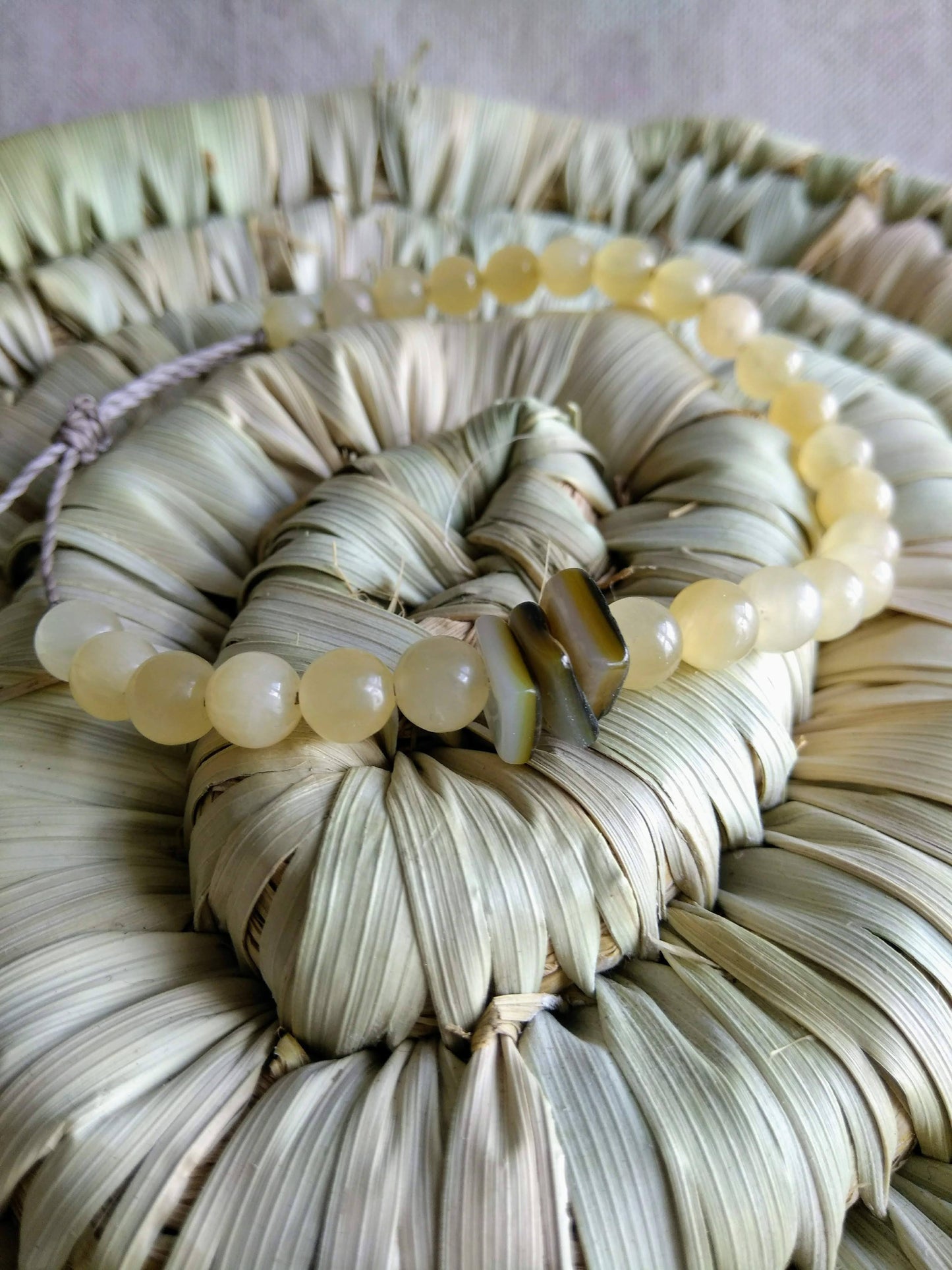 Bracciale Agata gialla e chips di conchiglia