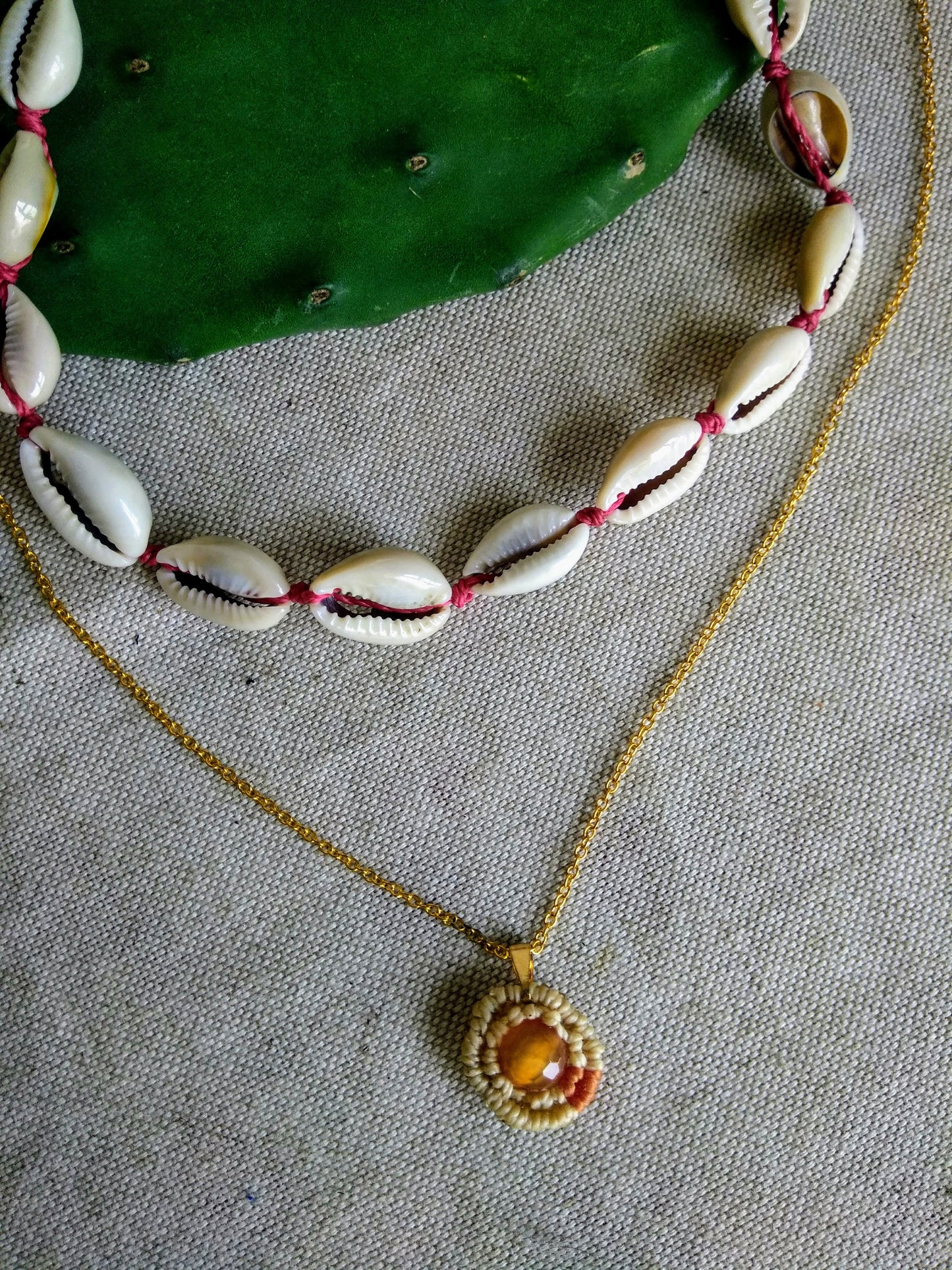 Ciondolo a macrame con pietre dure