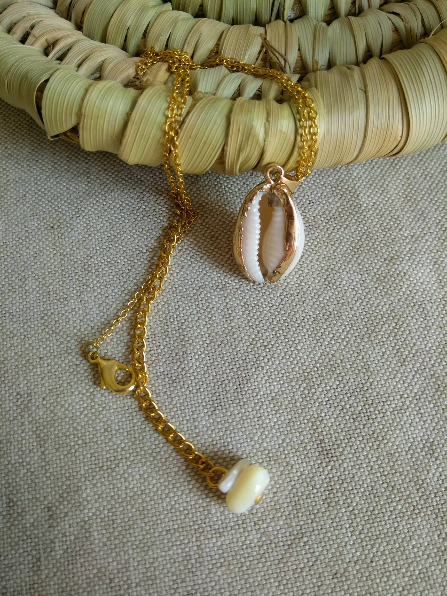 Necklace with golden shell pendant (+ variants)