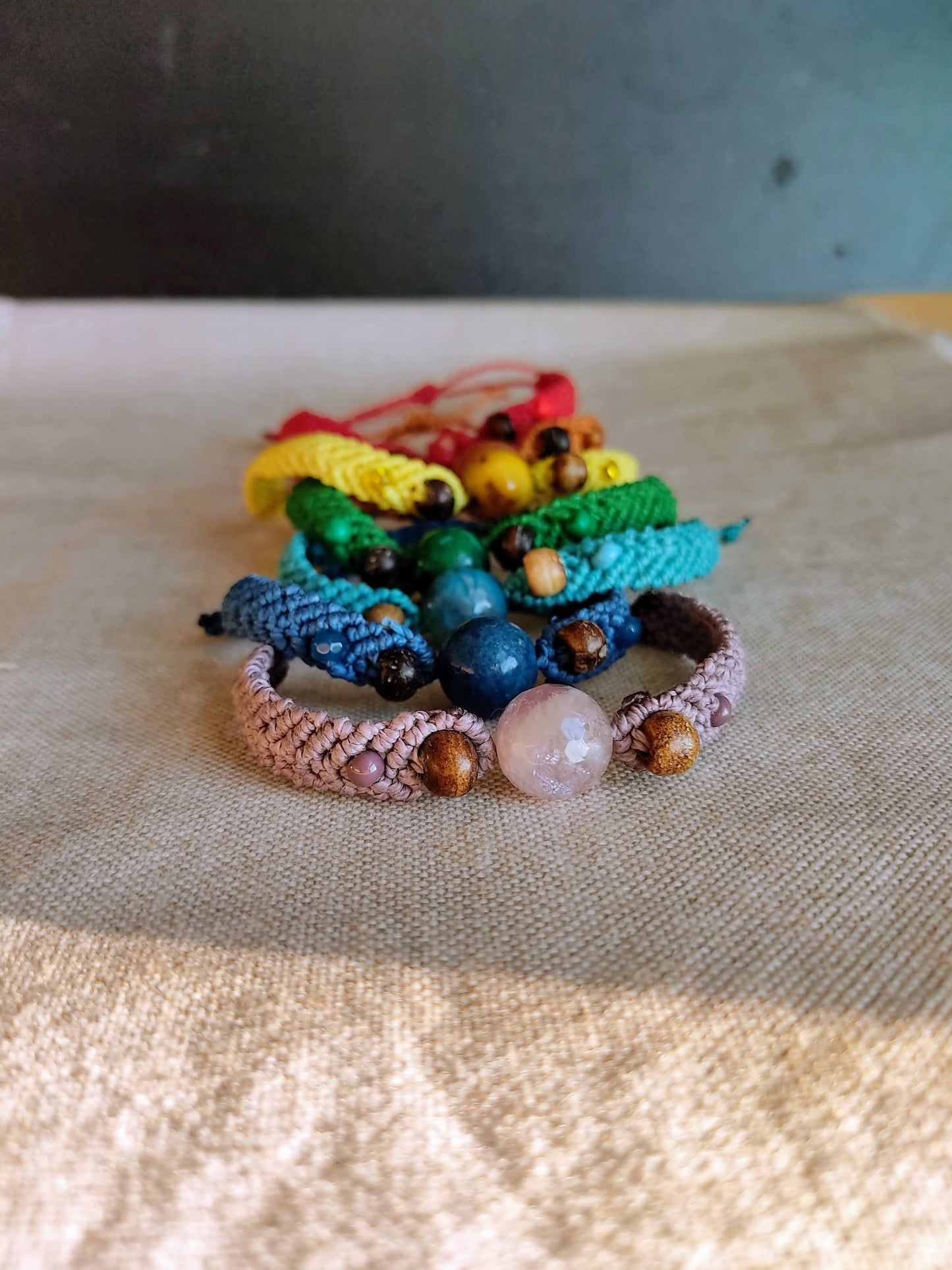Bracciale Chakra con pietre semipreziose e perle di cocco (+ colori)