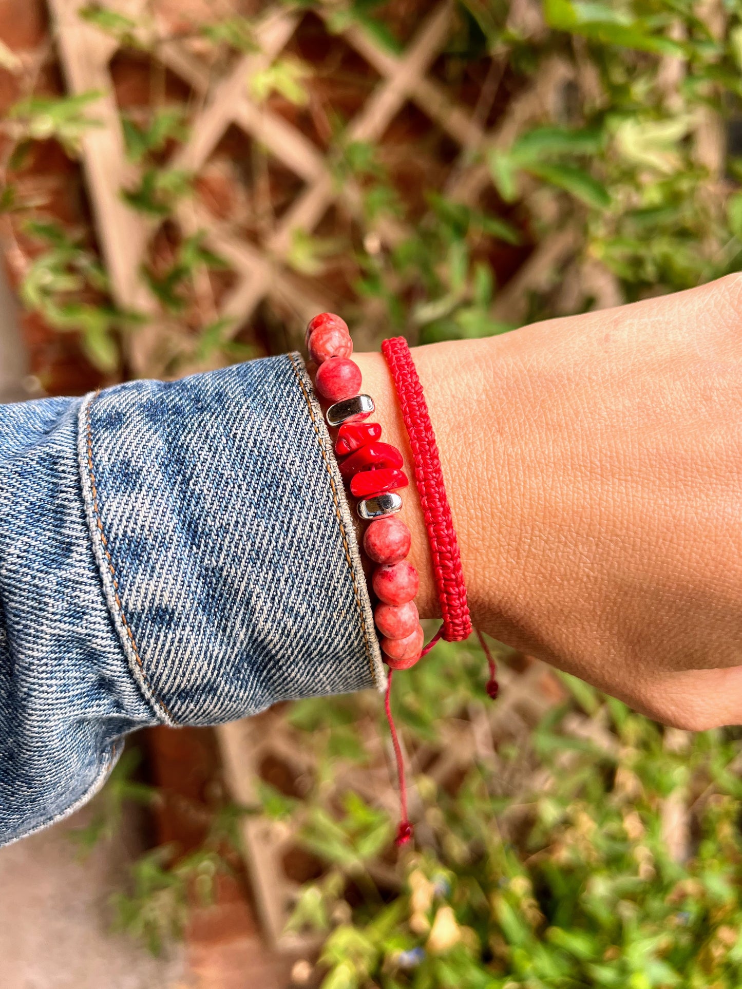 Bracciale agata crazy lace rossa, pepite di argento e chips di corallo bambù