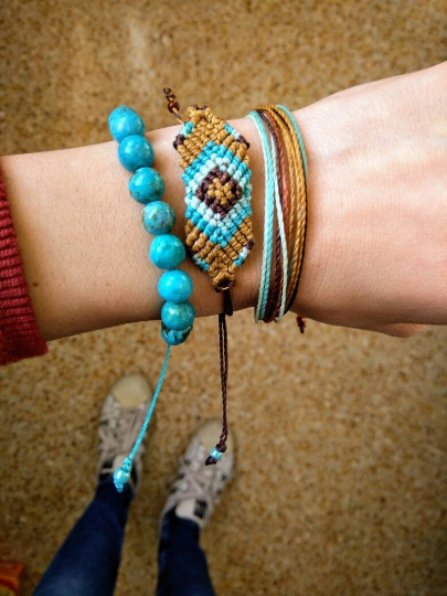 bracciale agata crazy turchese + chips di conchiglia indossato
