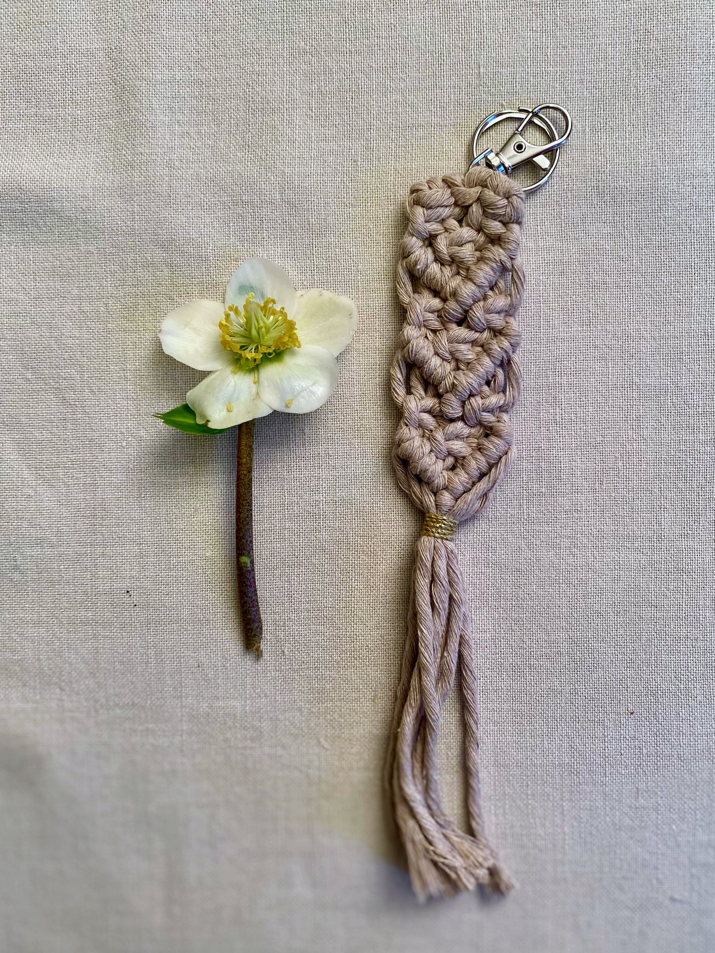 Macramé placeholder / wedding favor