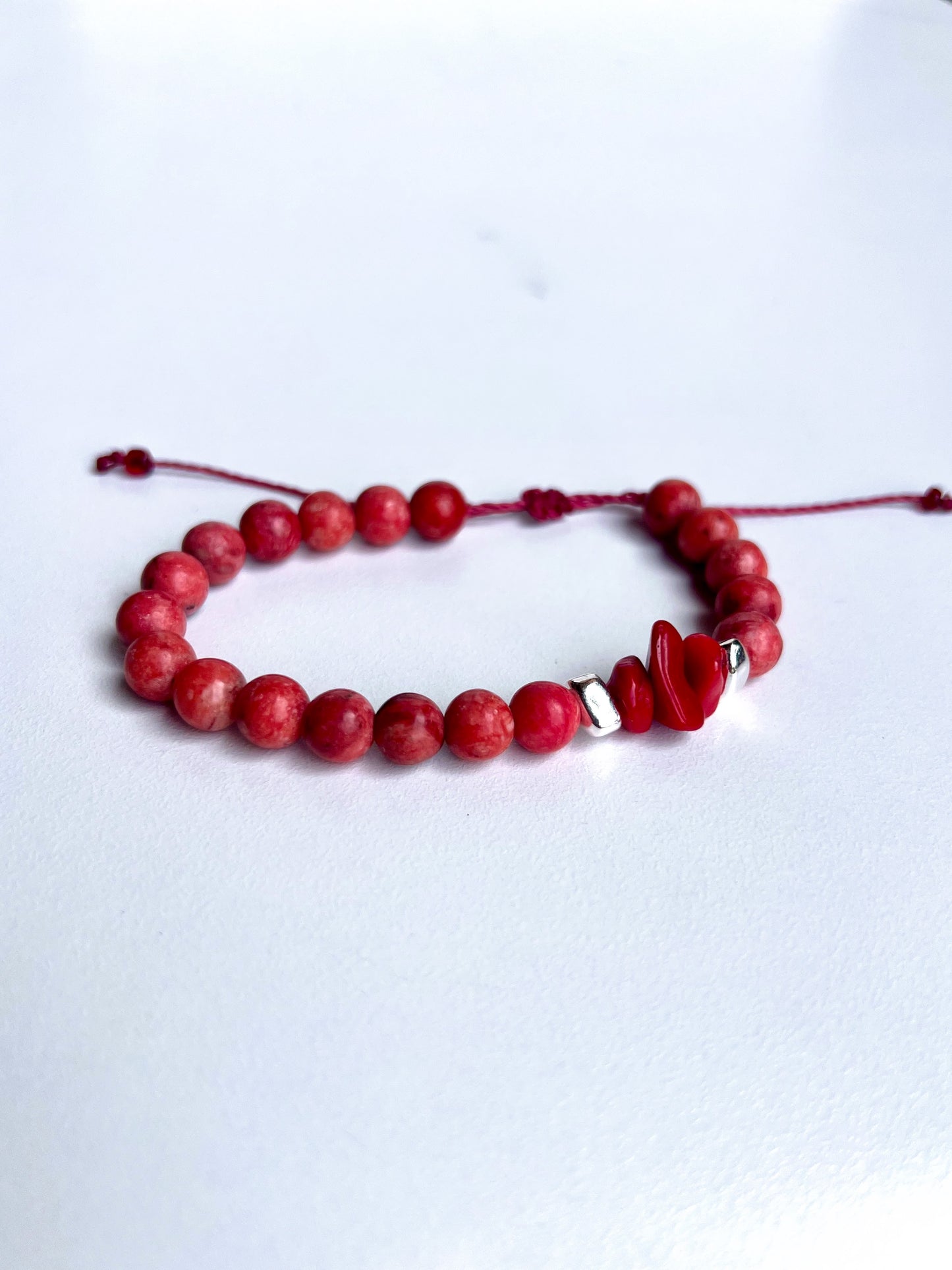 Bracciale agata crazy lace rossa, pepite di argento e chips di corallo bambù
