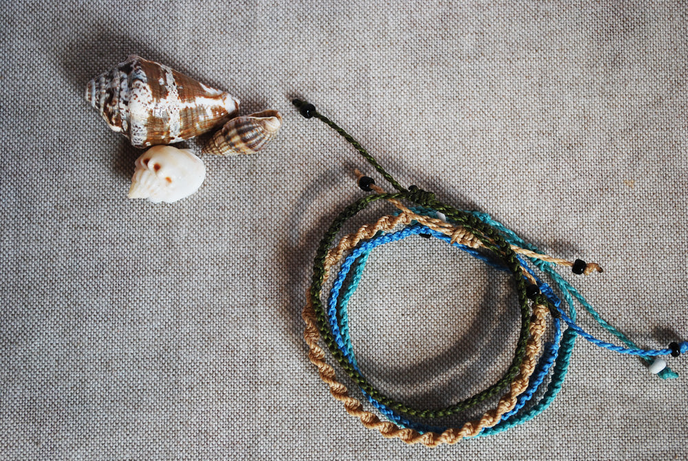 KELITCH Bracciale Amicizia Bohémien Con Ciondolo Labbra Bacio E Perline Conchiglia - Regolabile, Fatto A Mano - Idea Regalo Mare