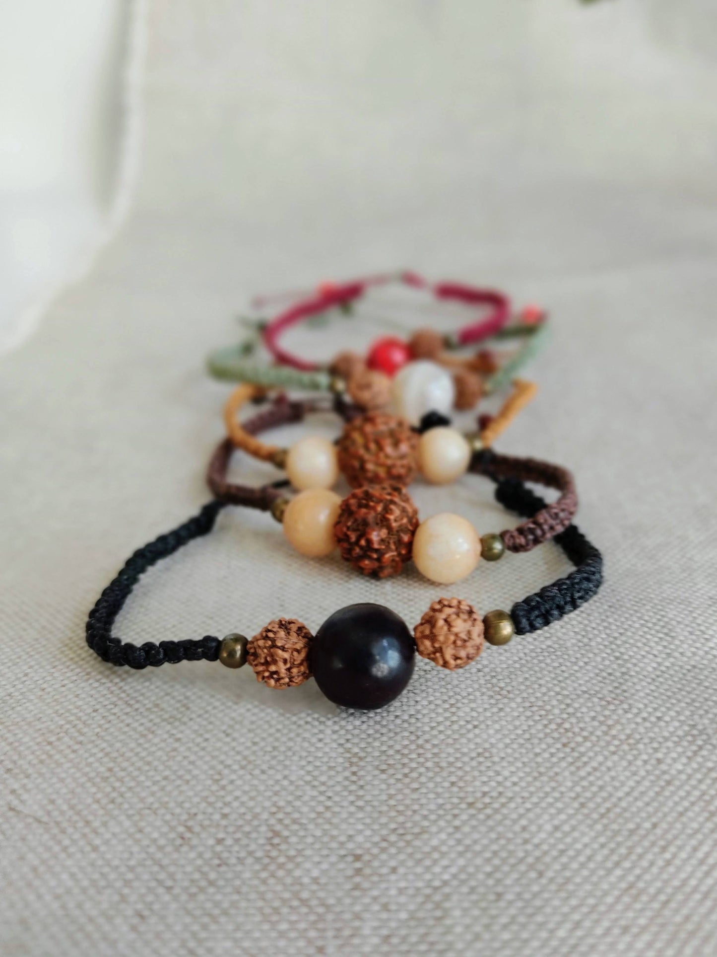 Bracciale Rudraksha e pietre dure (+ colori)