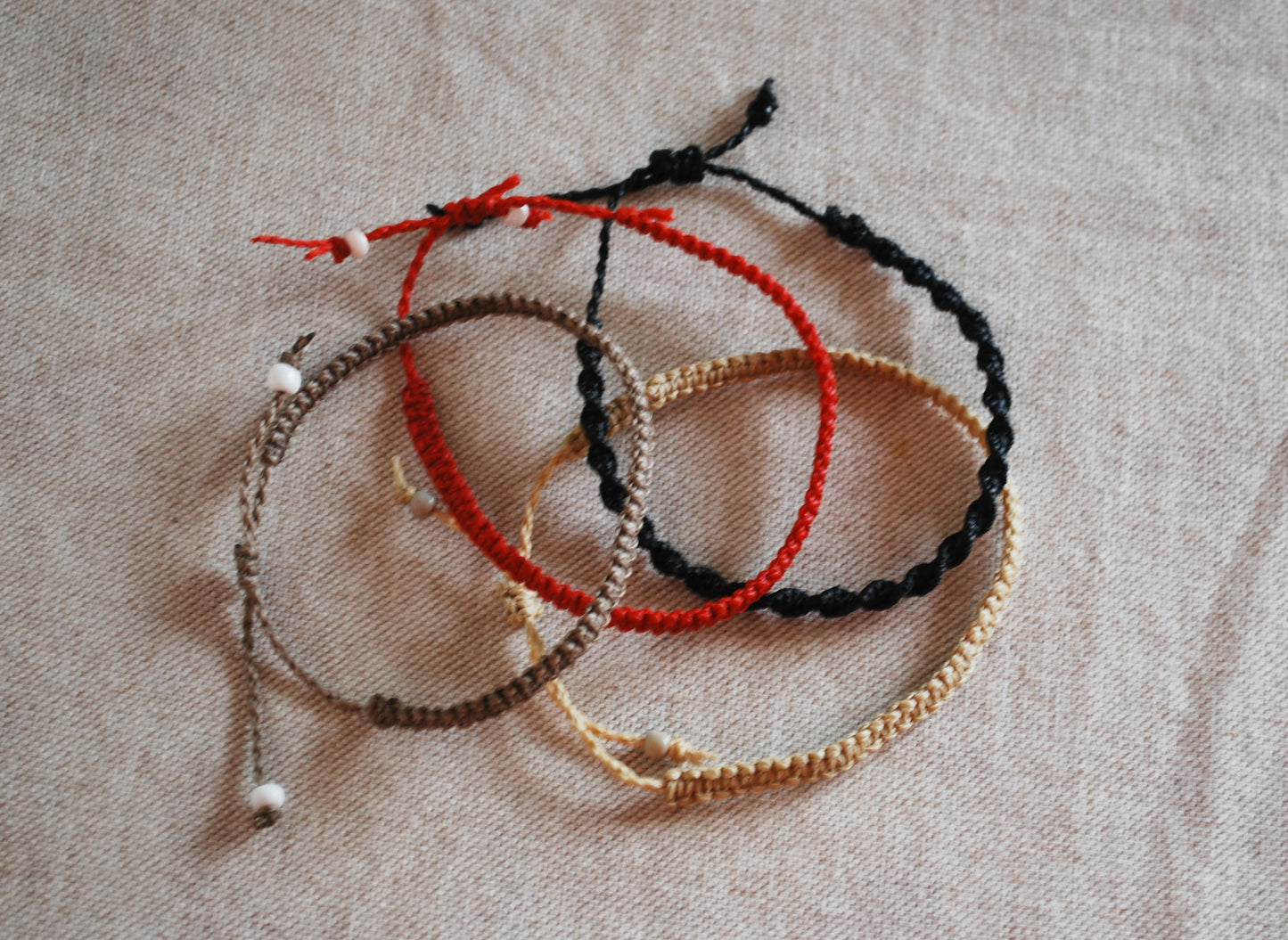 set 4 bracciali africa dall'ìalto