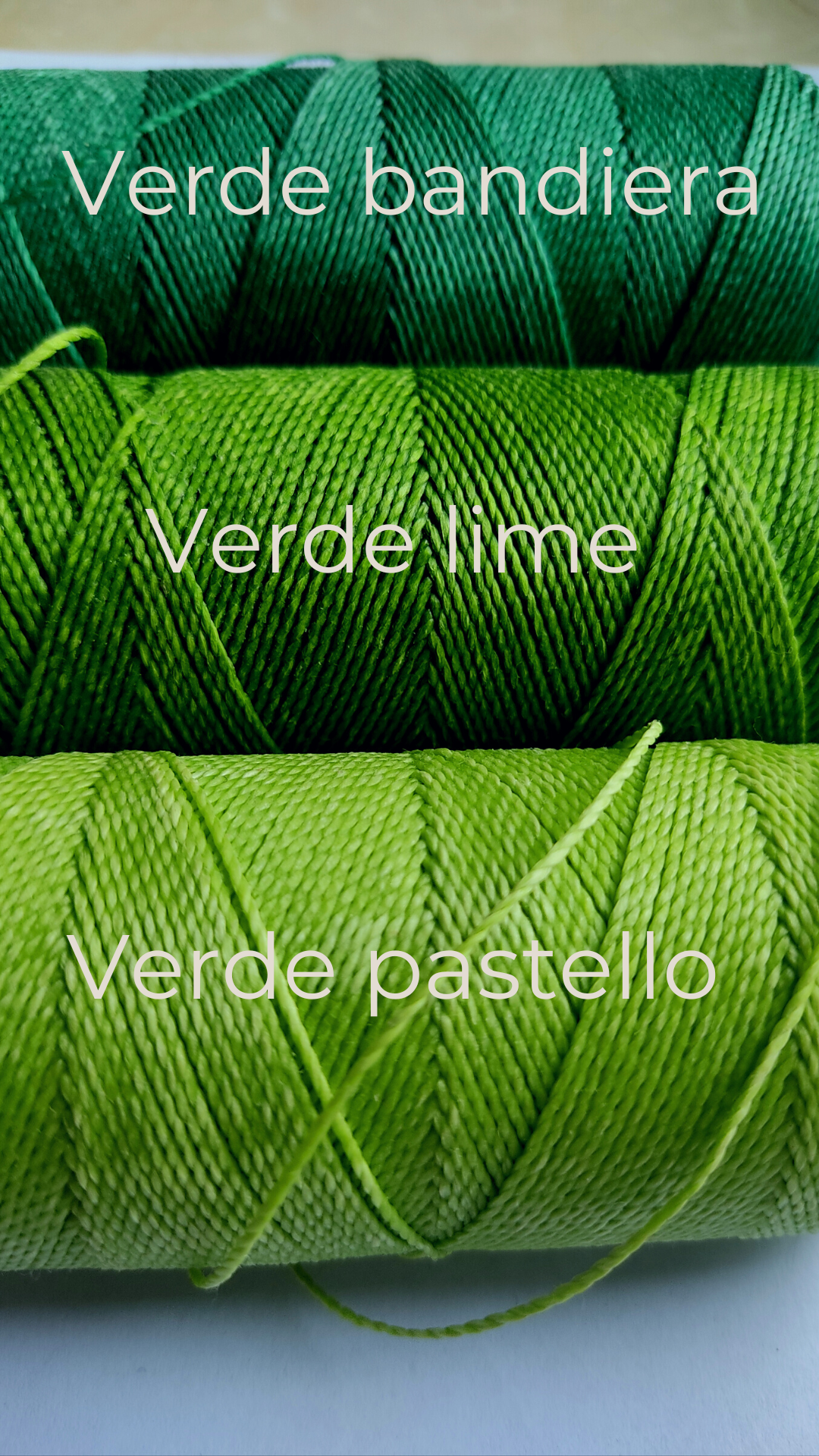 scegli colore sfumature verde acceso smeraldo lime pastello