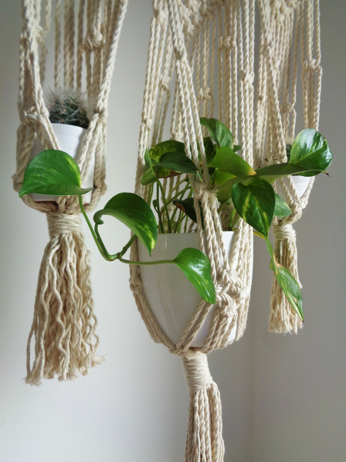 Rus - Macramé tapestry vase holder