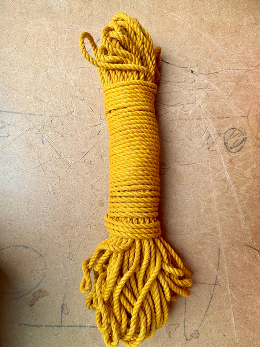 30 m ball of three-strand 4 mm rope (coloured)