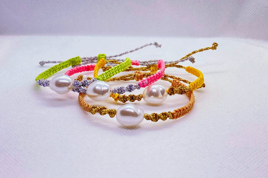 Bracelet with freshwater pearl and metal cord (+ colors)