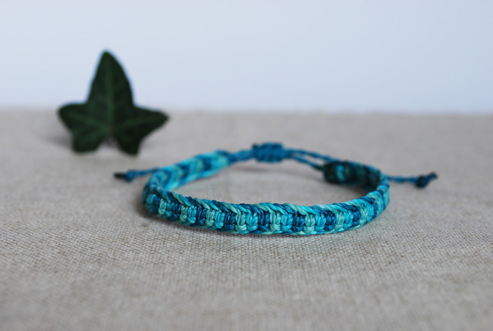 Blue water friendship bracelet (+ colors)