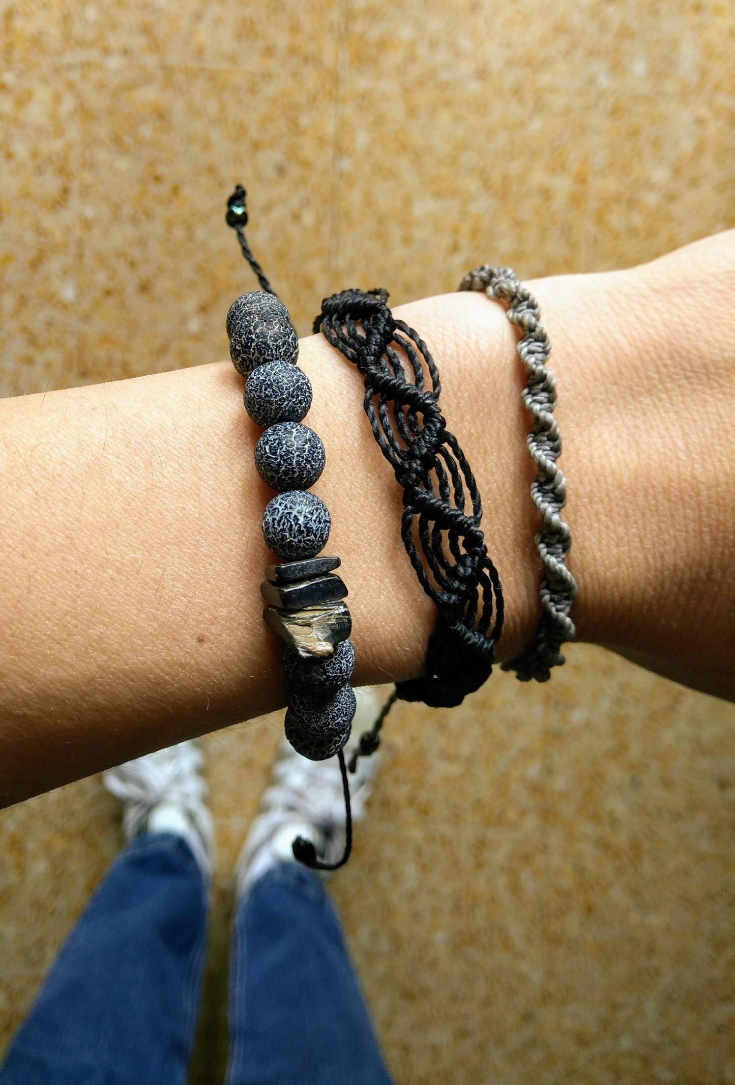 Crackled black agate bracelet and shell chips