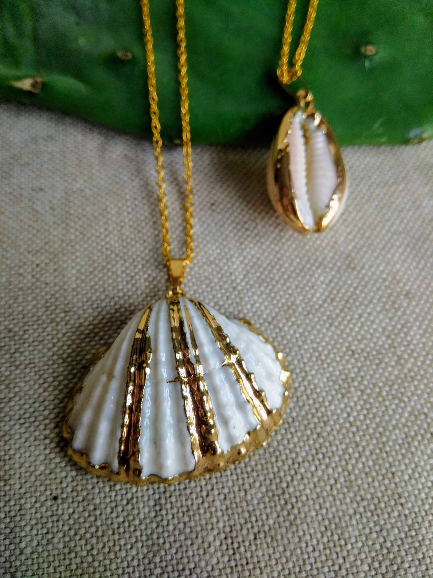 Necklace with golden shell pendant (+ variants)