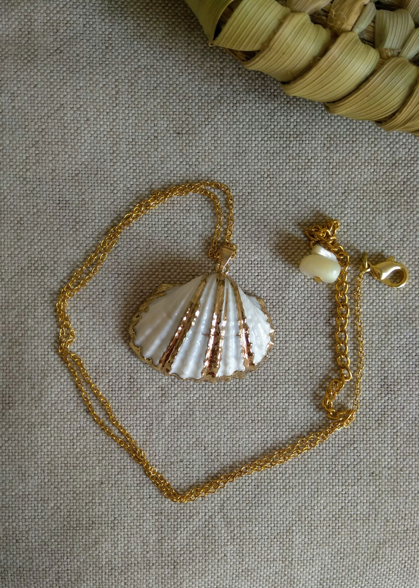 Necklace with golden shell pendant (+ variants)