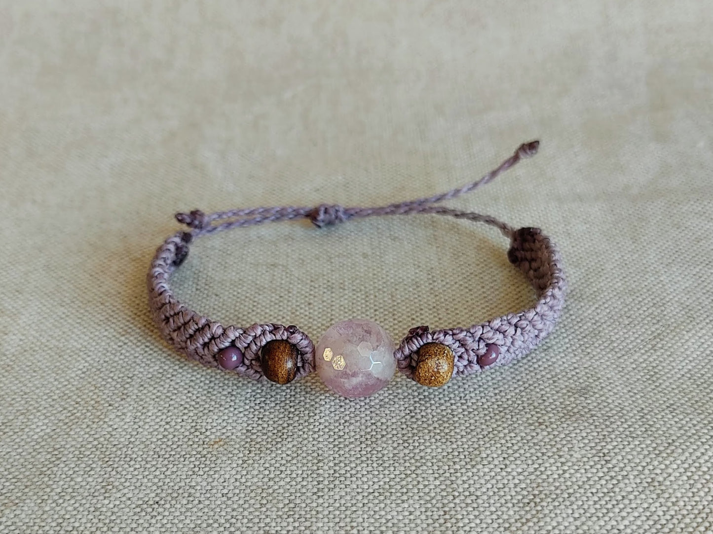 Chakra bracelet with semi-precious stones and coconut pearls (+ colors)