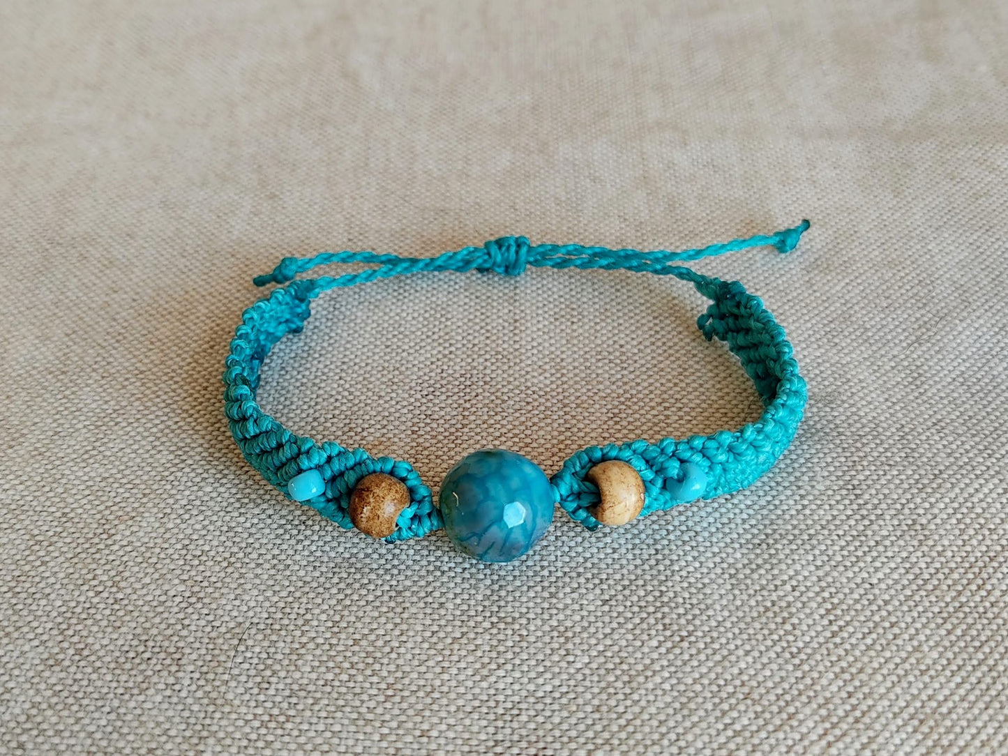 Chakra bracelet with semi-precious stones and coconut pearls (+ colors)