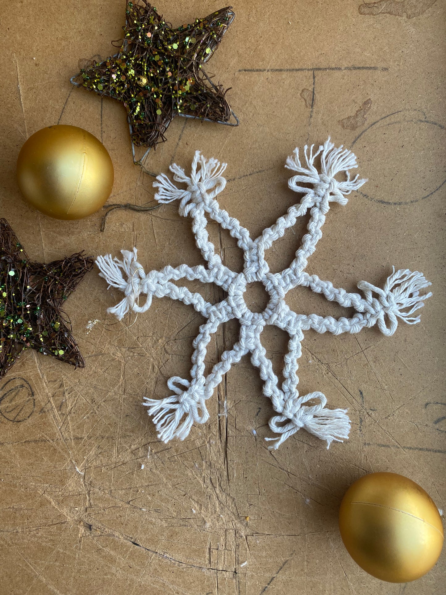 Macramé snowflake (+ patterns)