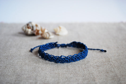 bracciale intrecci blu sfondo conchiglie