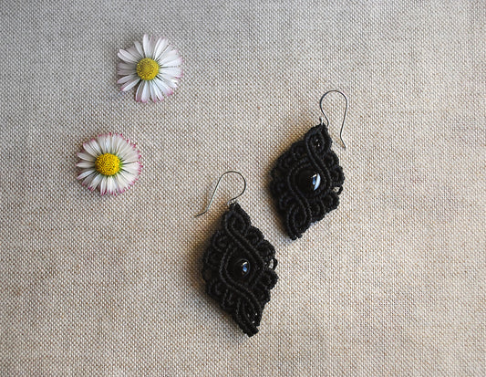 Ancient onyx lace earrings