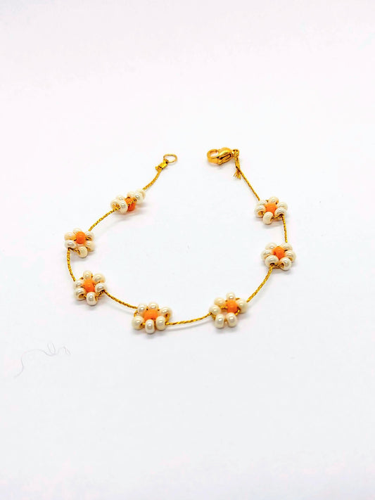 braccialetto flowers bianco giallo sfondo bianco