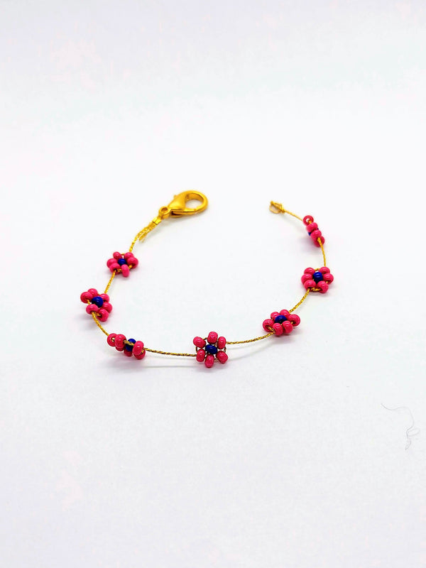 Bracciale Flowers magenta e blu su sfondo bianco