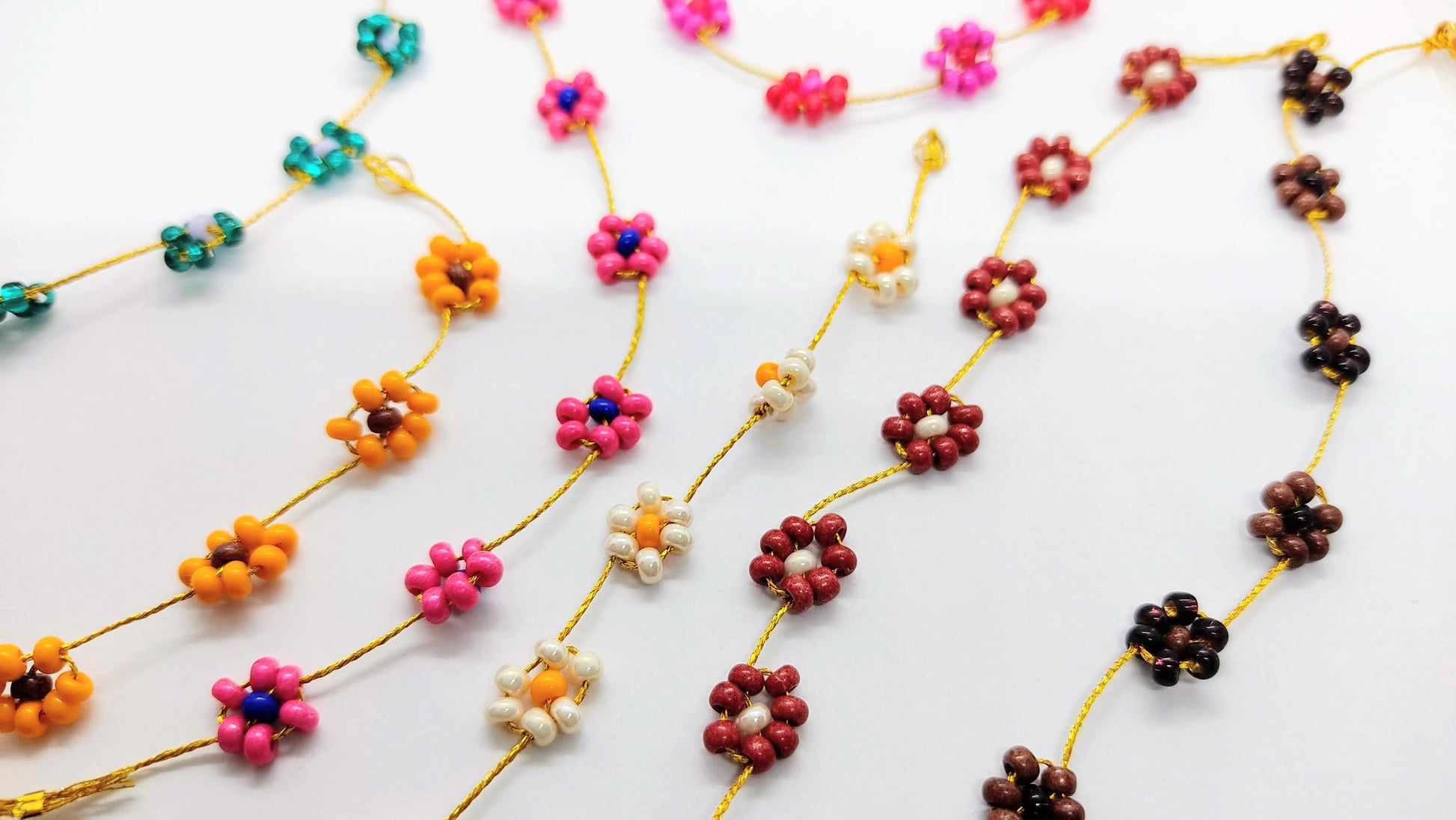 braccialetti e collane flowers tutti i colori insieme