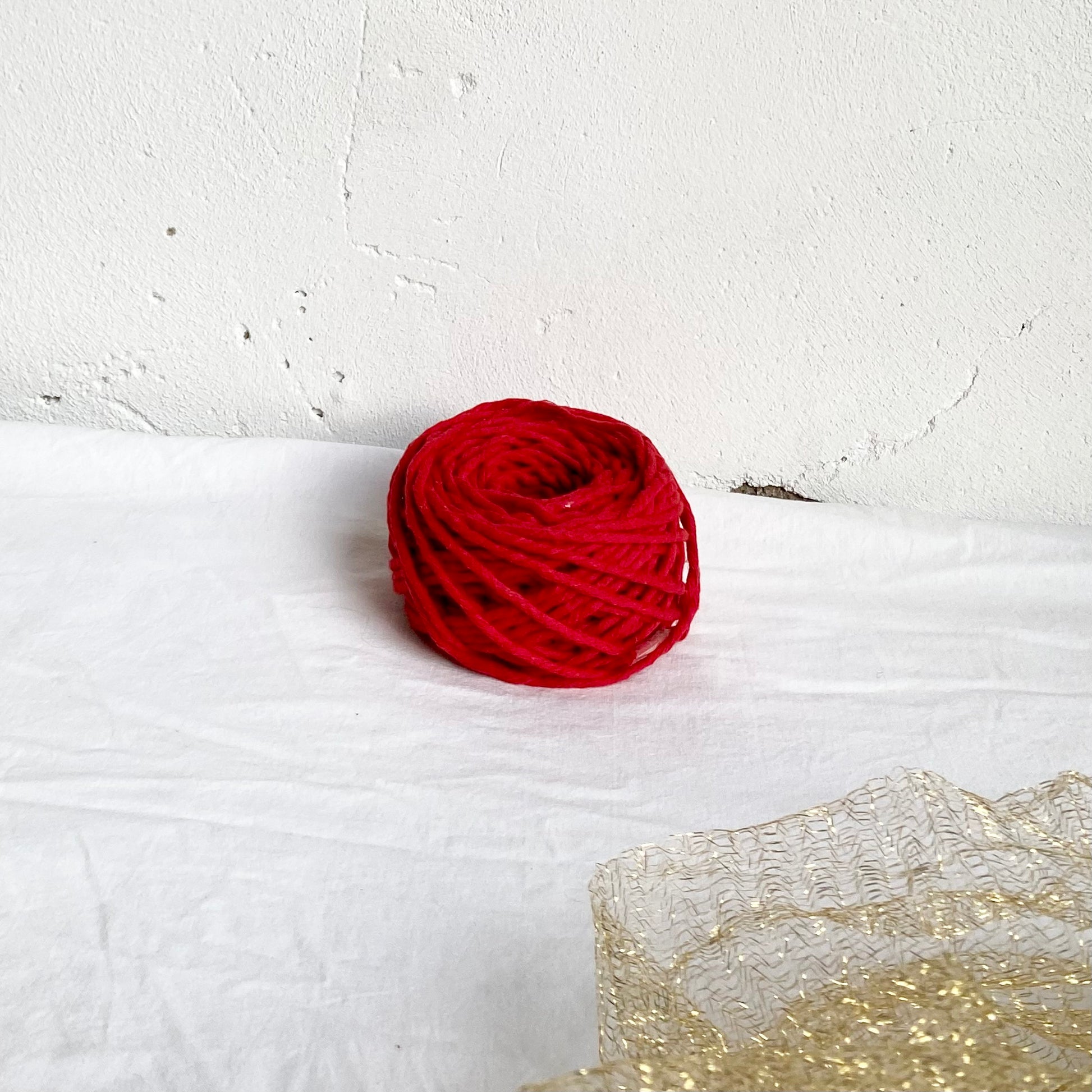 foto x promo natalizia gomitolo 30 mt rosso acceso