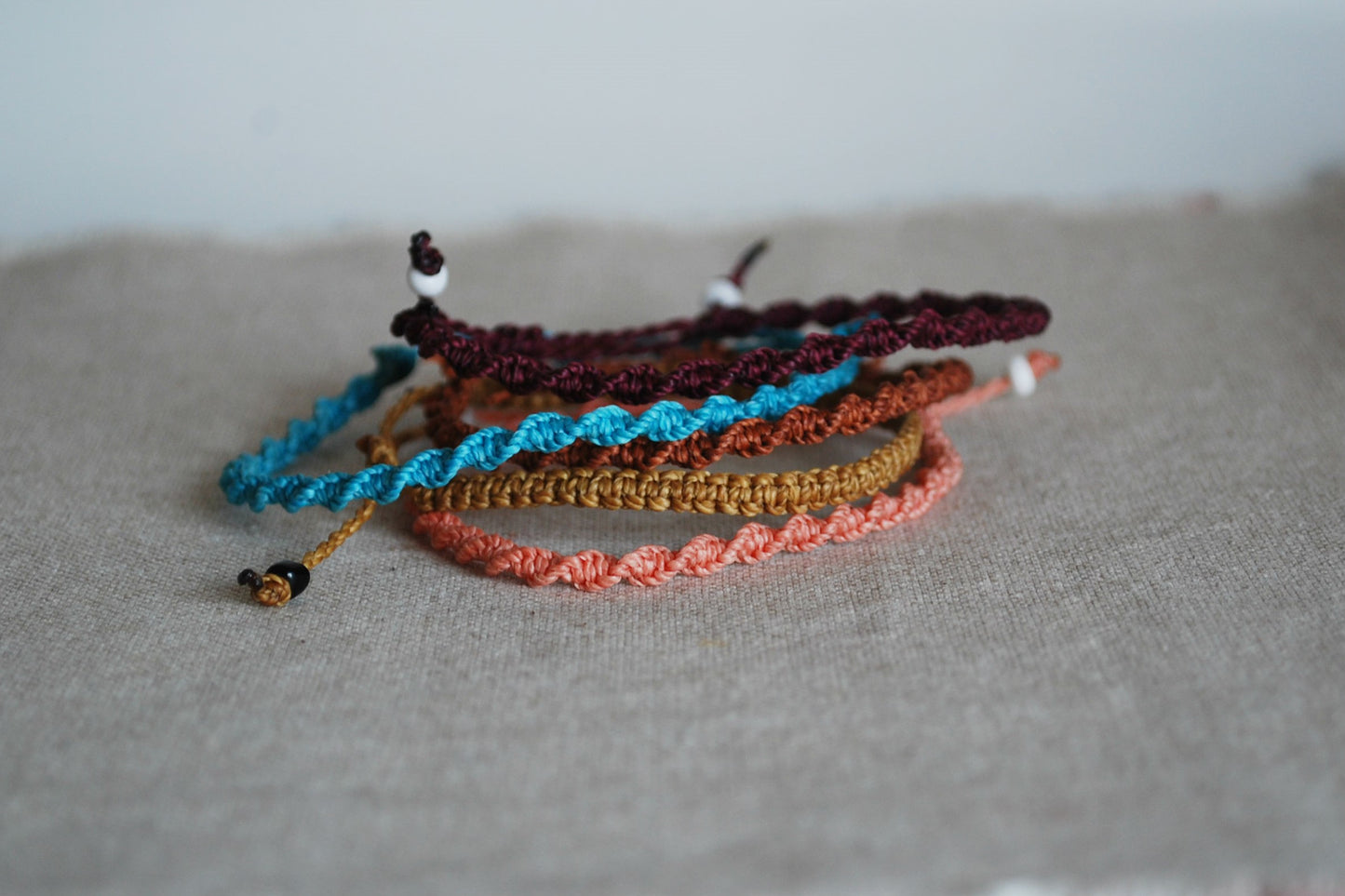 Cuba - Set of five macrame bracelets